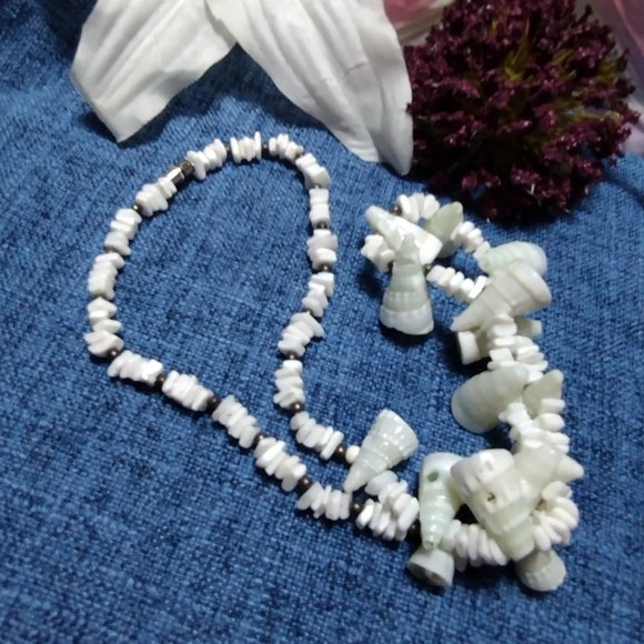 Shell Necklace - Picture 2 of 5